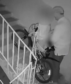 Pedophile Caught On CCTV - LiveGore.com