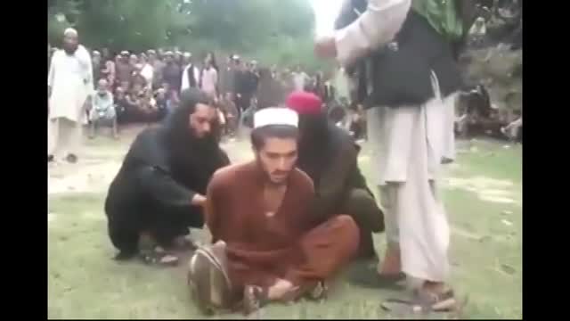 MAN GETS STONED THE FUCK TO DEATH BY MOB IN AFGHANISTAN - LiveGore.com 