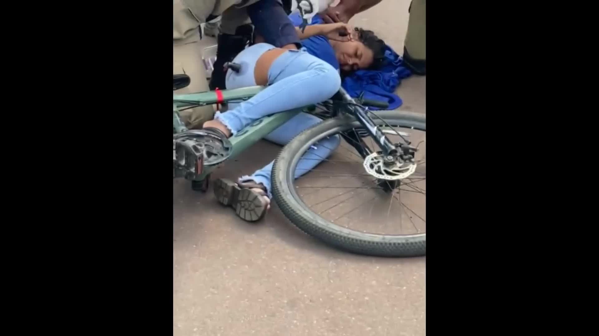 Woman Handlebar raped - LiveGore.com