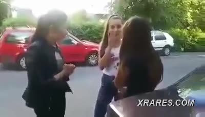 Cute Romanian Bullies Beat Up Little Girl In Public - LiveGore.com 