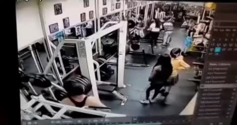 Woman Trying To Lift Heavy Weights Crushed To Death - LiveGore.com 