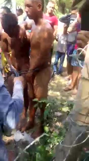 Two naked thieves paraded and flogged in slums - LiveGore.com 