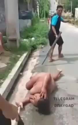 Naked Woman Beaten By Group Of Man - LiveGore.com 