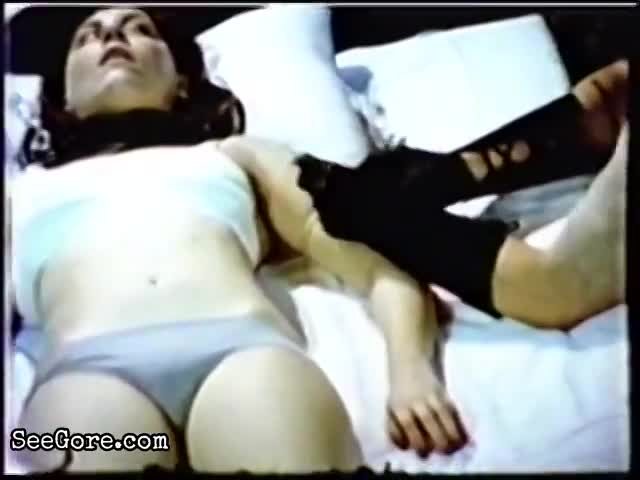 RARE FOOTAGE OF A WOMAN BEING DISMEMBERED - LiveGore.com 