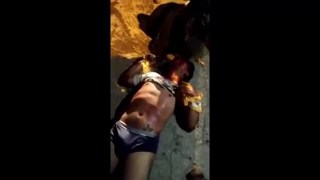 FULL VIDEO! TWO EXTORTIONISTS BEATEN AND BURNED TO DEATH - LiveGore.com 