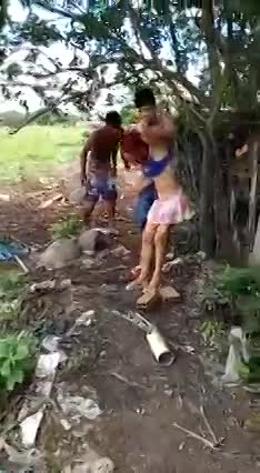 Teen Brutally Punch And Beaten Using Wood By Two Men - LiveGore.com 