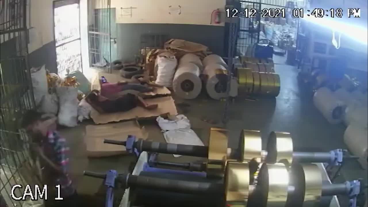 Tragic! Worker Sucked Into Factory Machine - LiveGore.com 