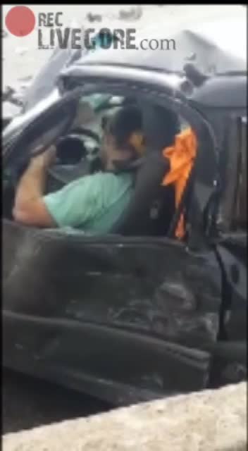 GRUESOME AFTERMATH OF BRAZILIAN CAR ACCIDENT - LiveGore.com