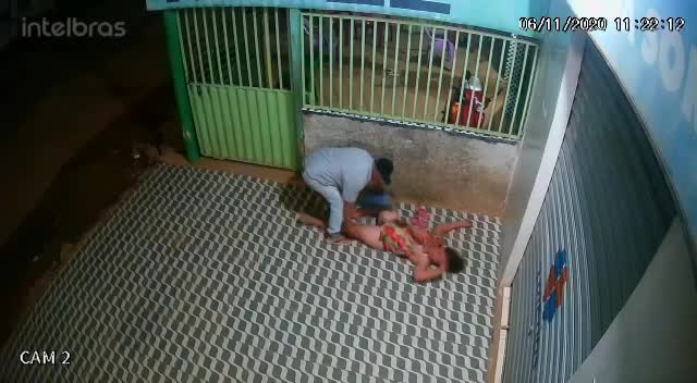 Elderly man rapes woman with mental disorders sleeping on sidewalk in Brazil - LiveGore.com