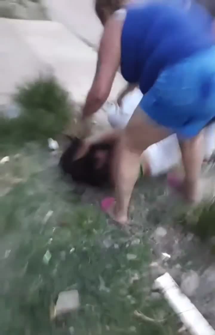 Woman Lynched For Kidnaping Baby - LiveGore.com 