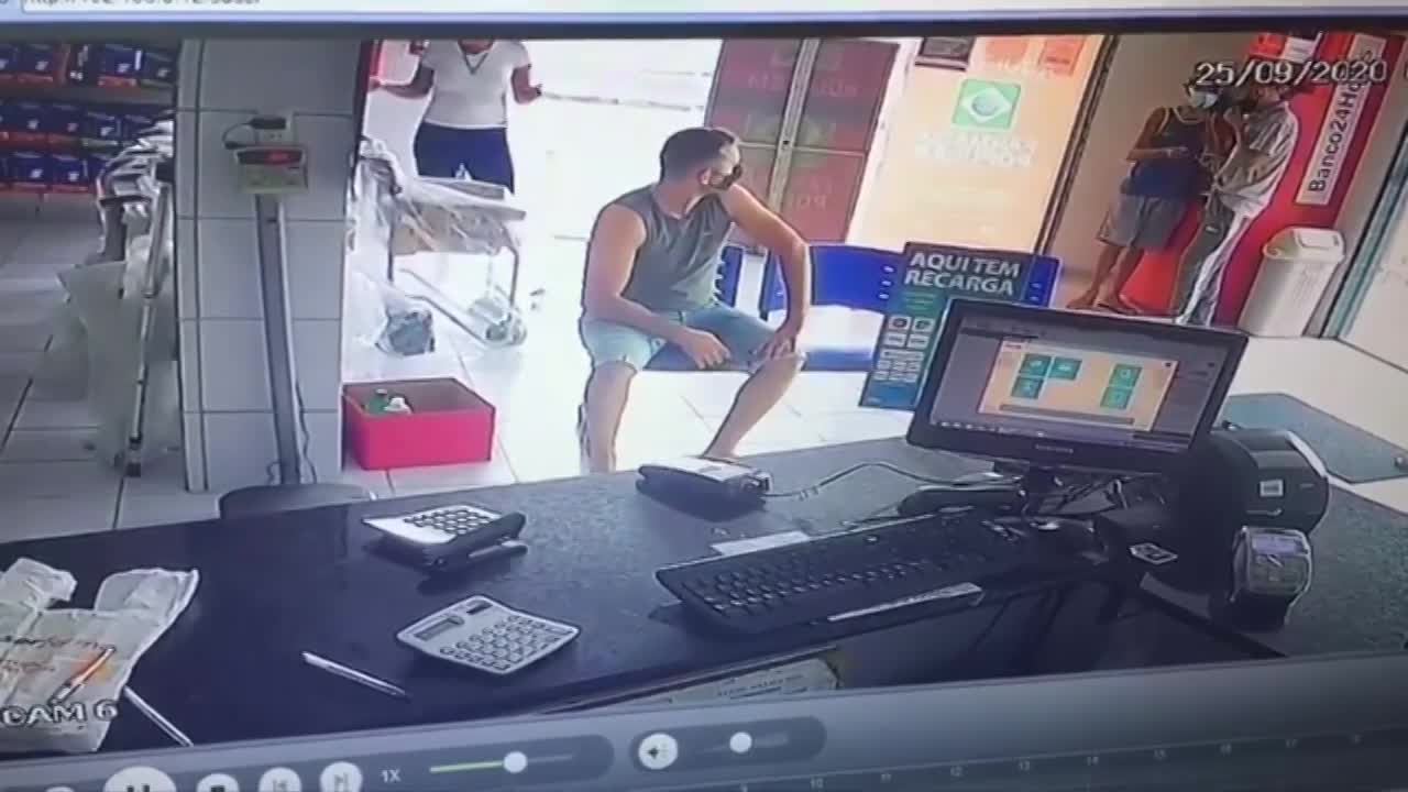 DUDE ATTACKS PHARMACY ROBBERS, GETS HEADSHOT - LiveGore.com